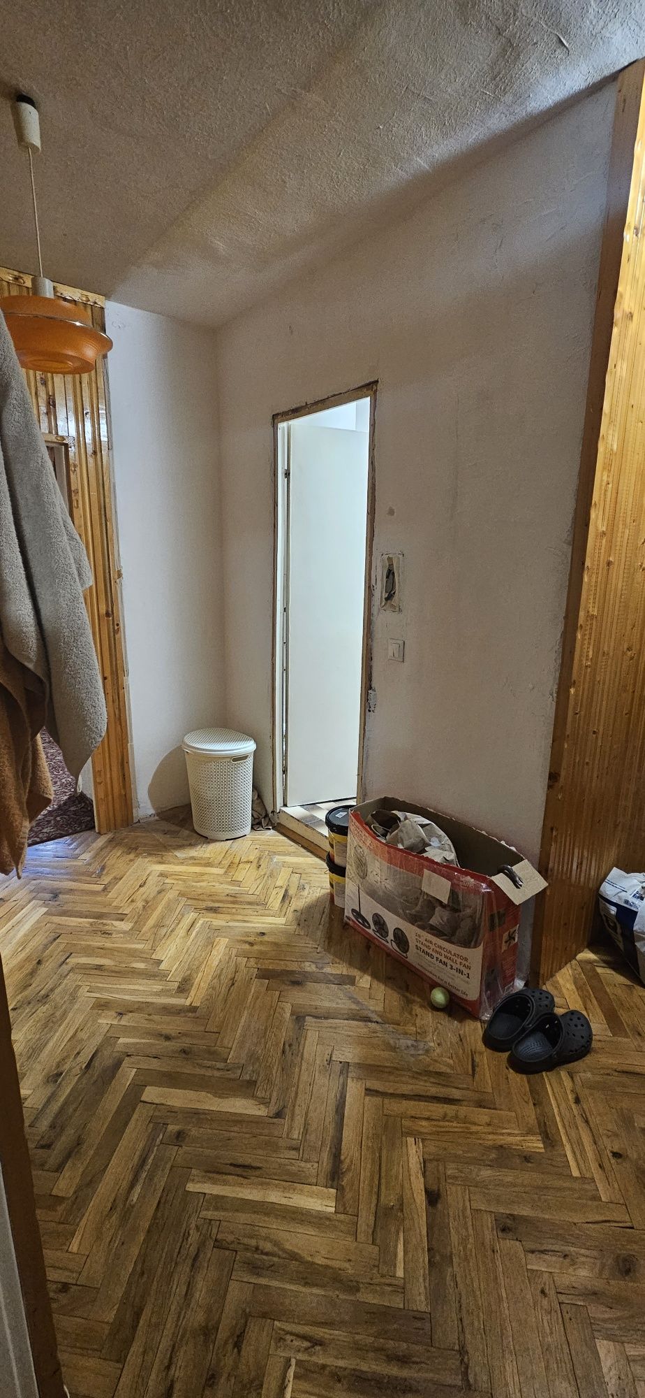 Продавасе апартамент панел 68 квадрата .
