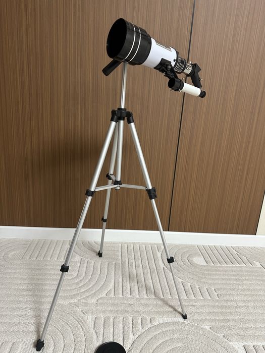 Продам телескоп на штативе
