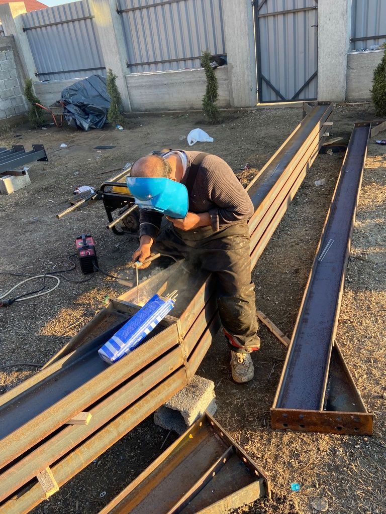 vând structuri metalice la un preț bun