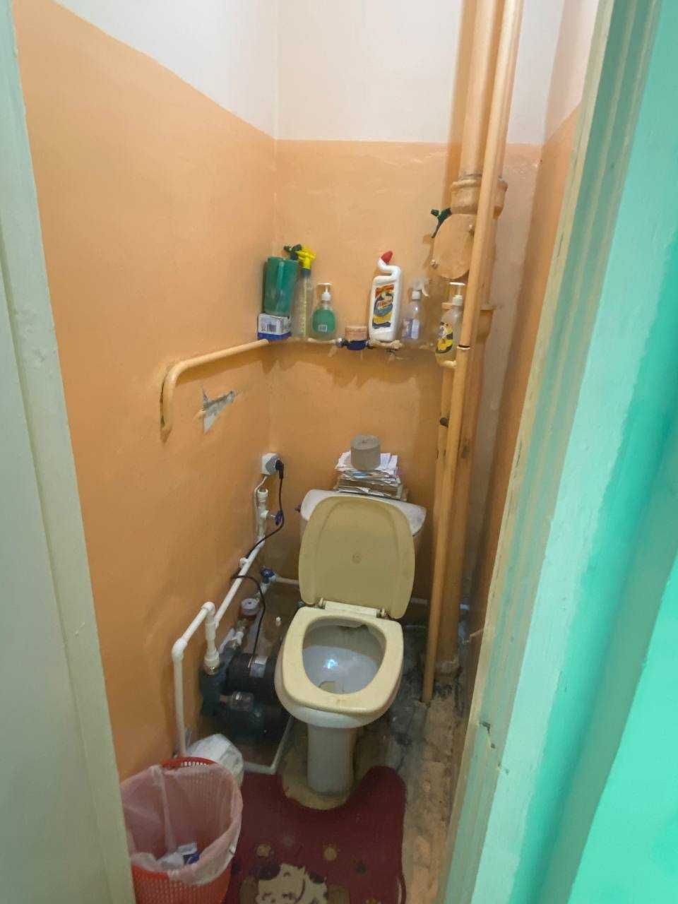 Jizzax shahri markazida 77-seriyali 3 xonali gishtli uy sotiladi.