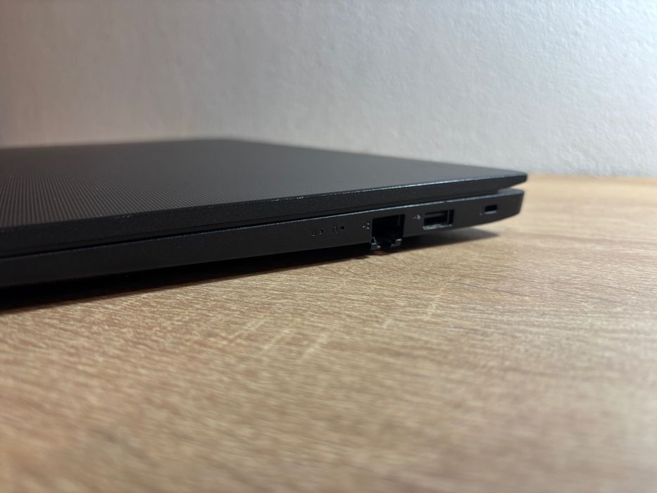 Leptop lenovo V15 G2 ITL  I7 8gbRAM  512gbRAM+ mouse si geantă cadou