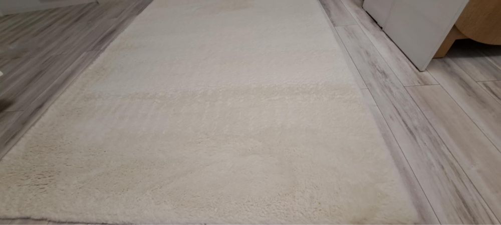 Vând covor pufos de calitate(160/230cm)