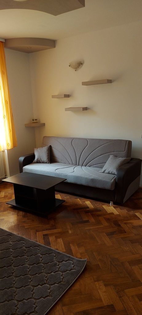 Particular,închiriez apartament 2 camere , zona Filarmonica Brasov.
