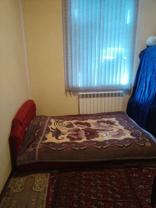 Urganch sh Ekstrenniy balnitsa yoni shovot kanali boʻyida 4 xonali kv