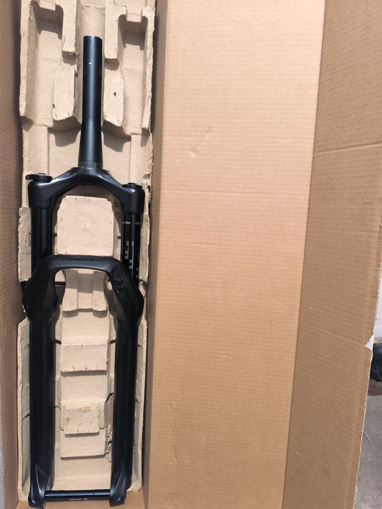 Въздушна вилка Rockshox Recon Gold RL 29", 130mm