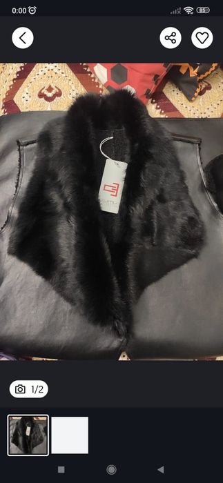 Жилет с меховым воротником