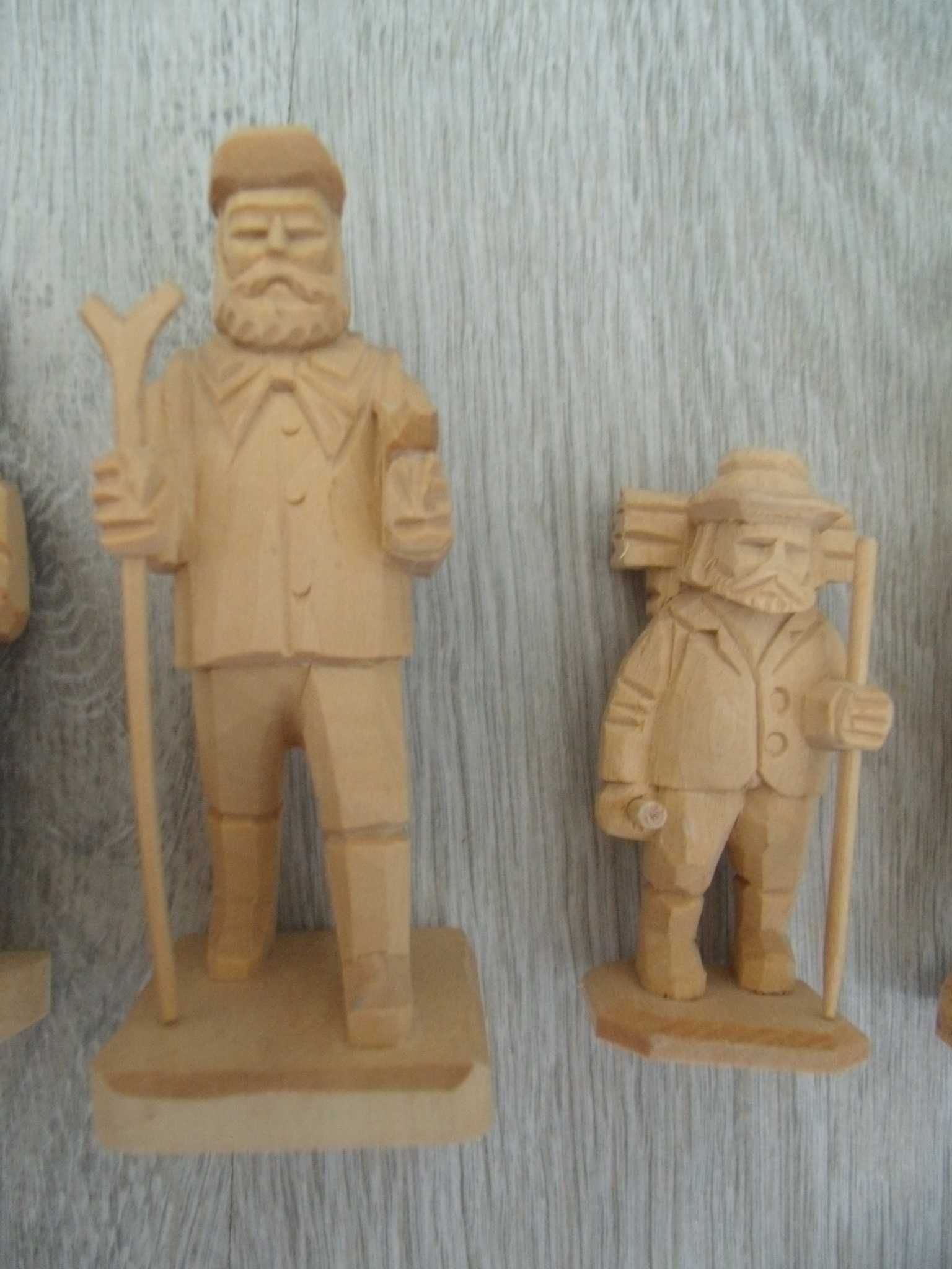 оф.6436 серия от пет стари дървени фигурки