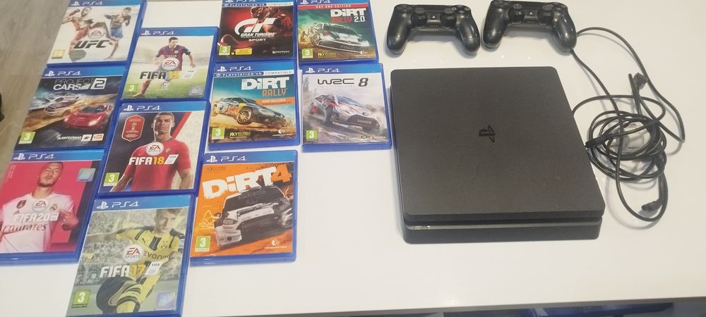 PlayStation 4 Slim + два джойстика и игри
