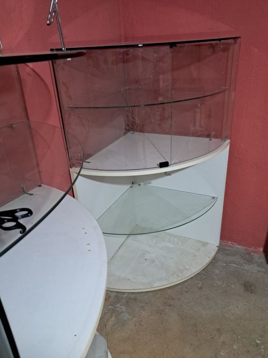 Стъклени витрини за магазин, овални вратички, топ качество закалени