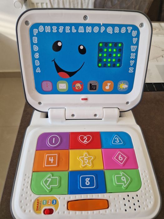Laptop bebeluși Fisher price (in limba engleza)