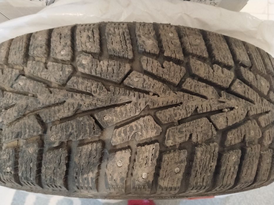 Прдам авто шину зимнию