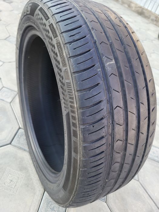 Продпм шину одиночку 245/45/18 прозводство Корея  в хорошом состояние