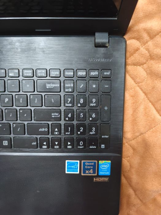 Laptop ASUS X551M
