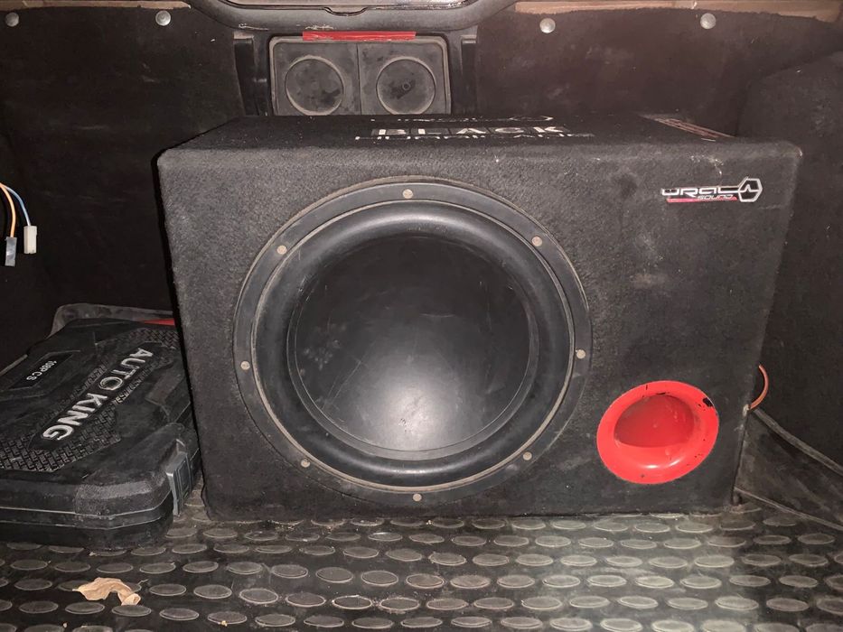 Продаю  Сабвуфер в идеальном