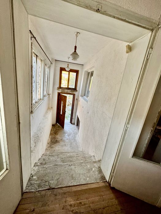 Продава се масивна къща в с. Бъта, общ. Панагюрище, обл. Пазарджик