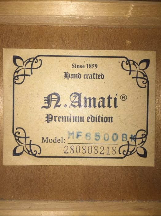 Akustik gitara sotiladi Rus