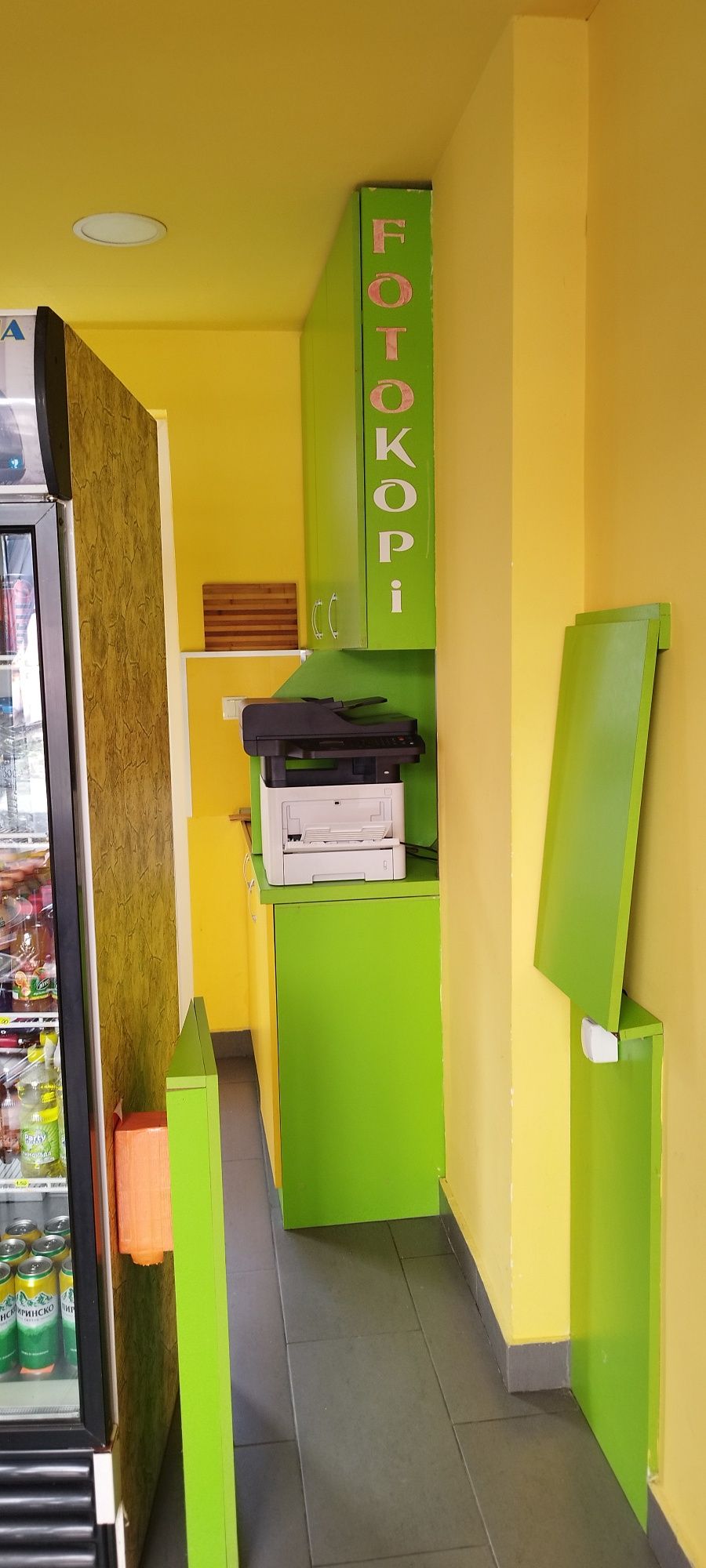 Продава се обзавеждане за кафене/ заведение