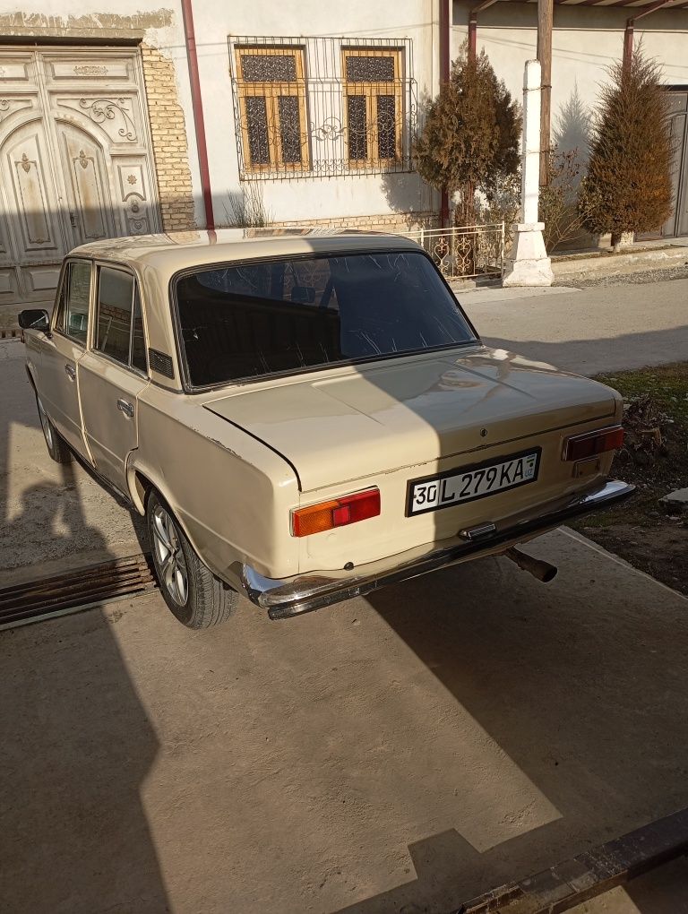 Moshinni xolati yaxshi, rangi maloshniy. Yili 1988 yil. 4ta balon yang