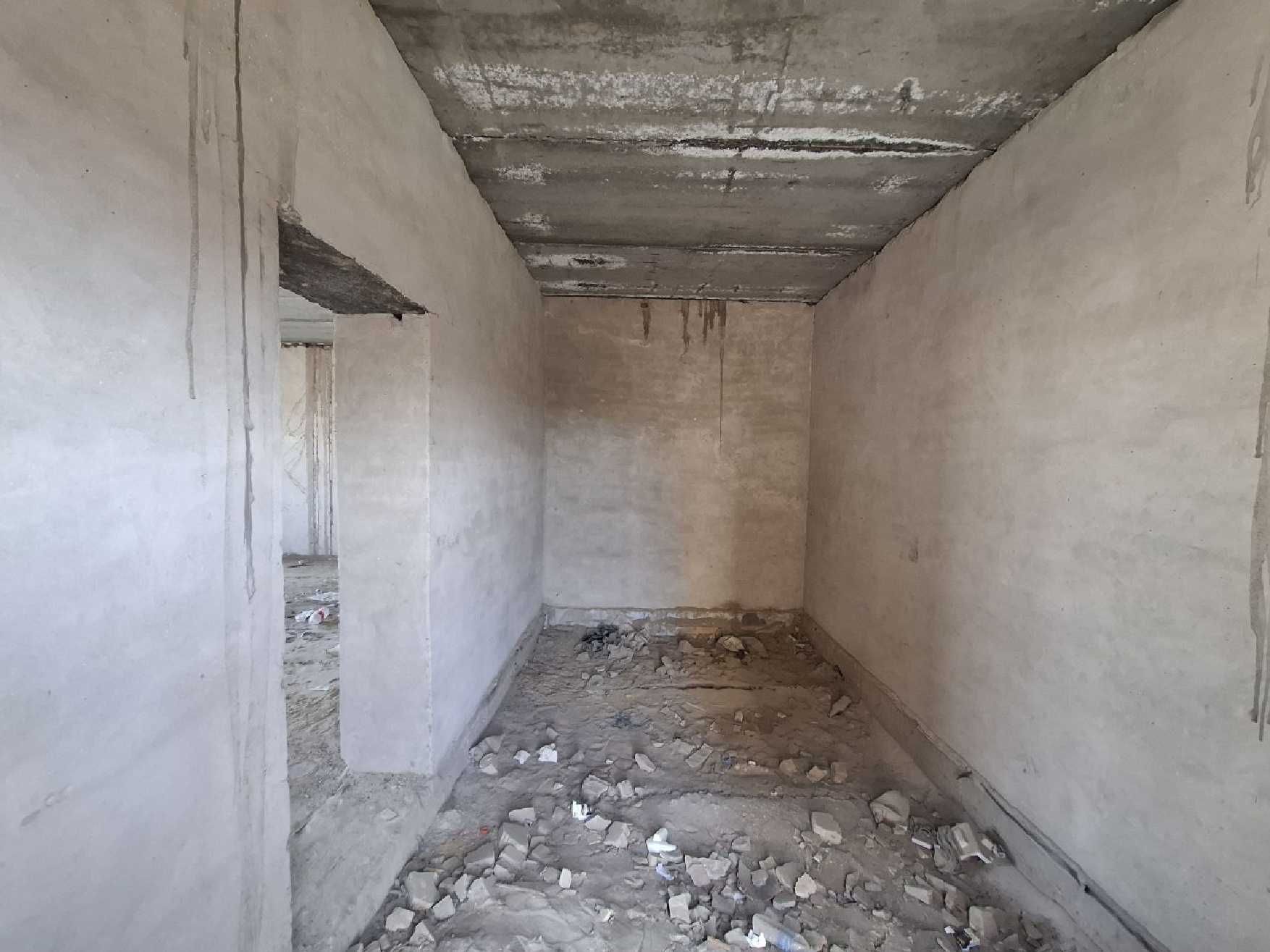 Moynoq tumani Ajiniyaz ko'chasi 138-uy noturar bino sotiladi.