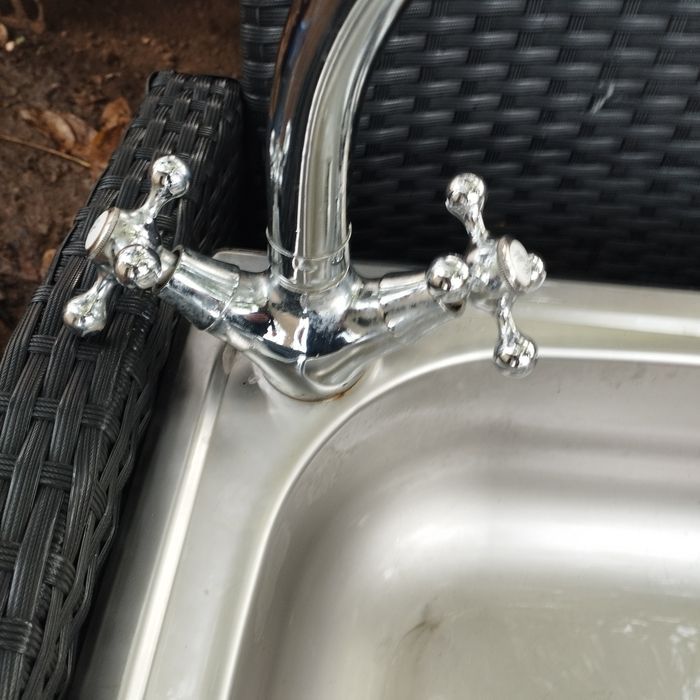 Продавам мивка в много добро състояние