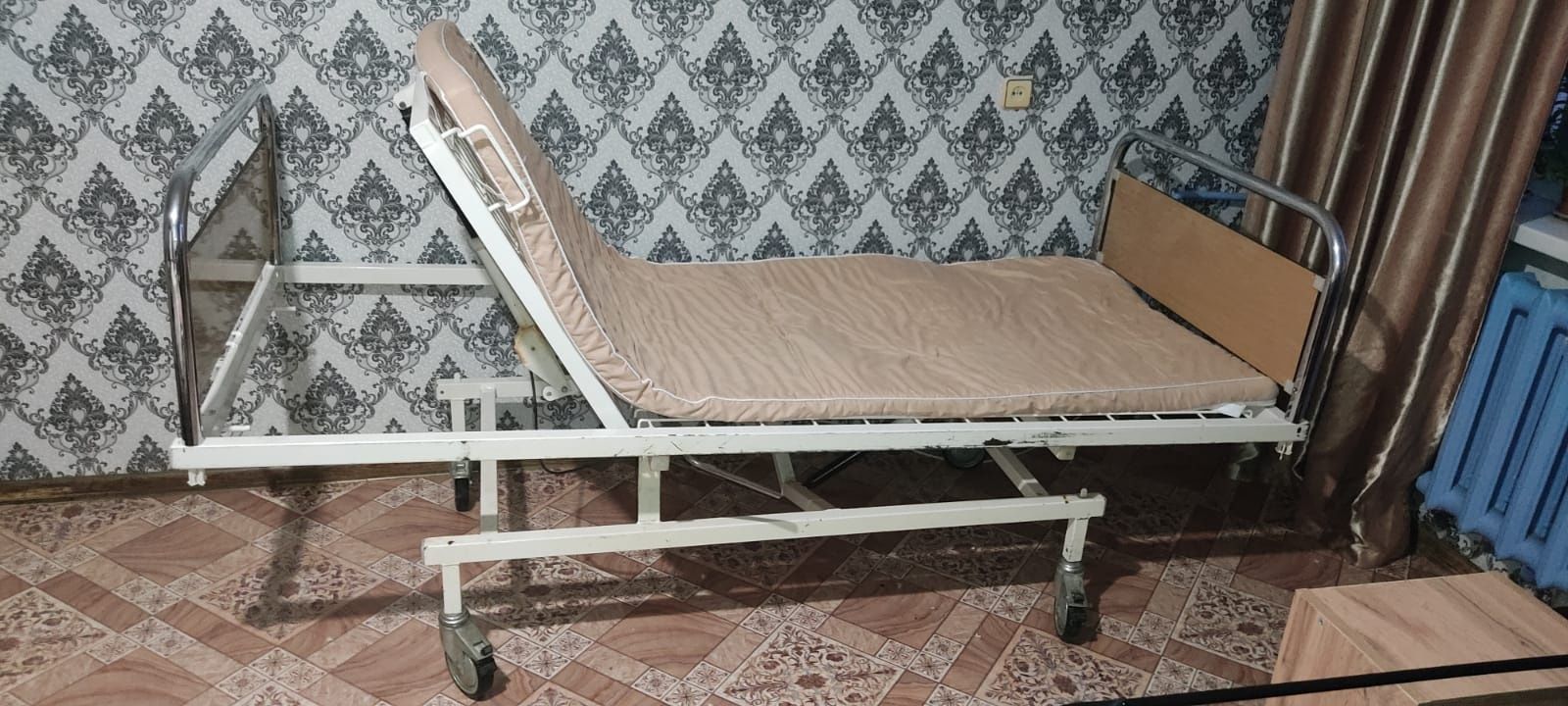 Инвалидная кровать в хорошем состоянии