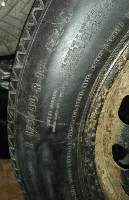 Патерица резервна гума Land Rover Discovery 3/4