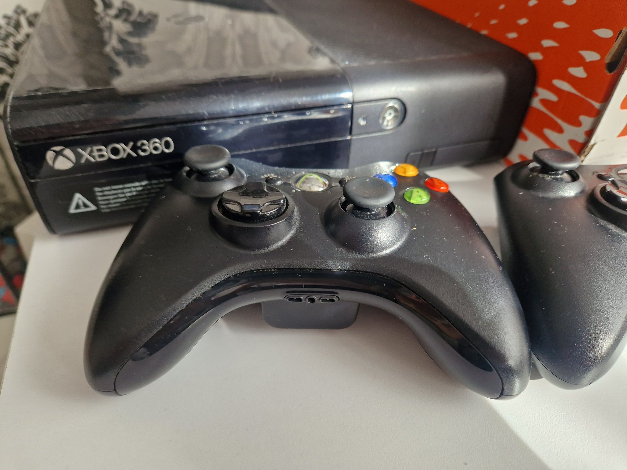 XBOX 360, 2 manete si 17 jocuri