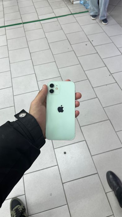 Айфон 12 в отличном состояний