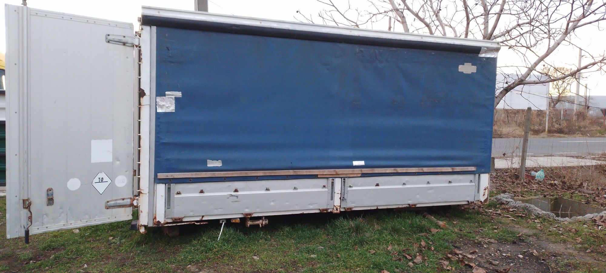 Vând container / cub