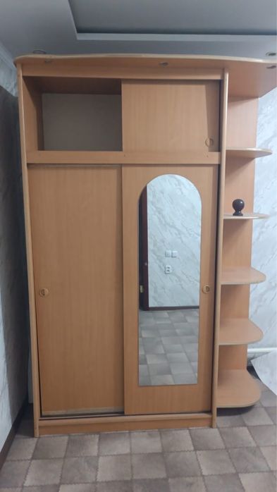 Продам шкафы и прихожую