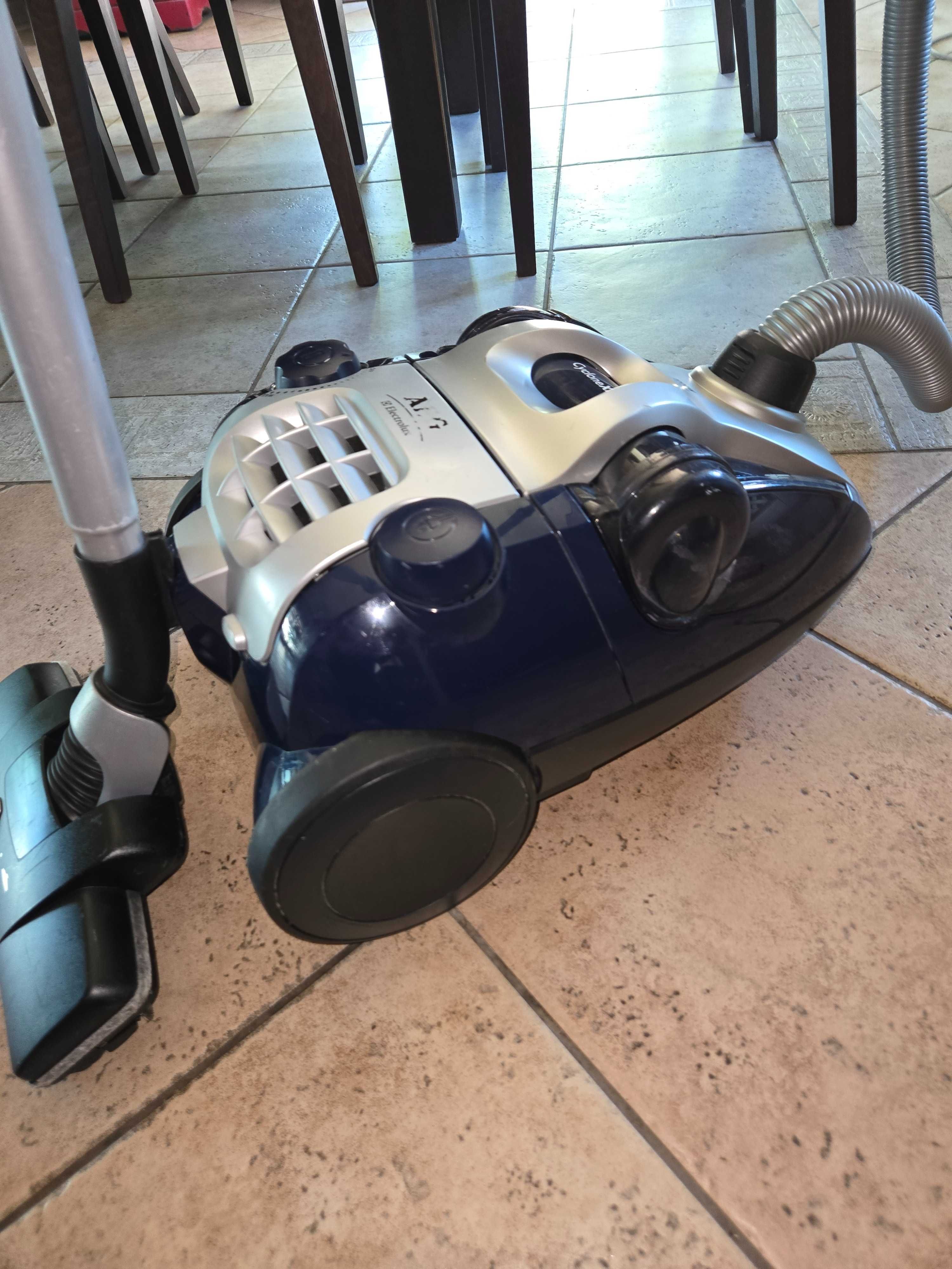 Прахосмукачка AEG, Electrolux CycloneXL 2000w