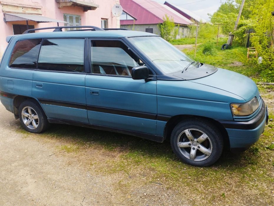Продам машину Mazda MPV 1997