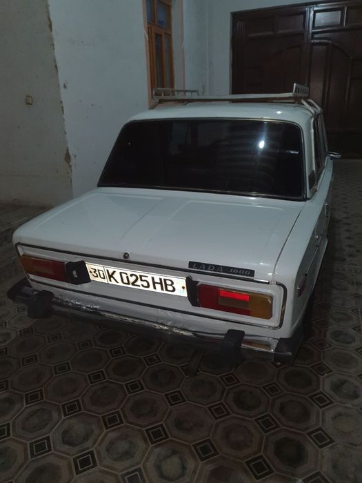 Машина жигули,  бежевая