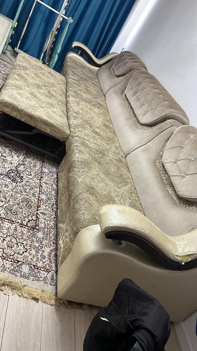 Продам диван 4 х метровый угловой