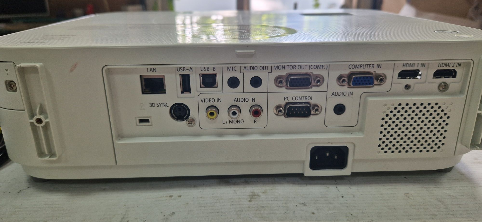 Проектор NEC M403H