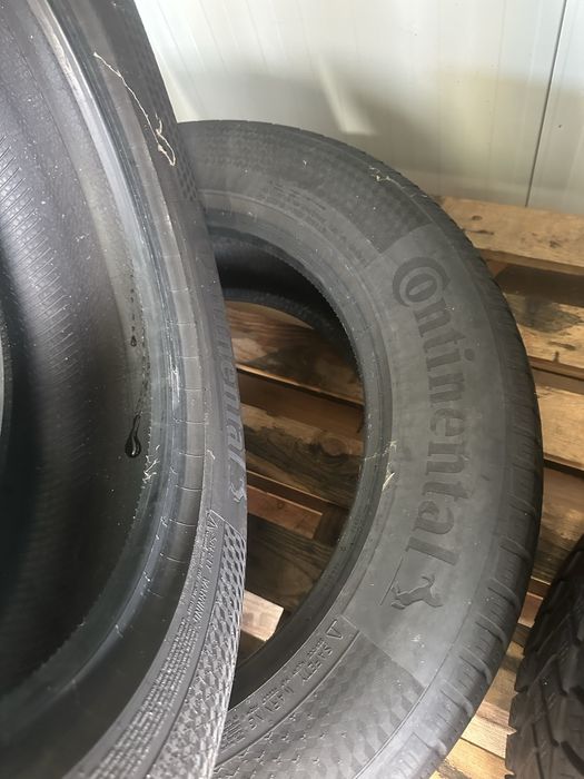 235/60/18 Continental