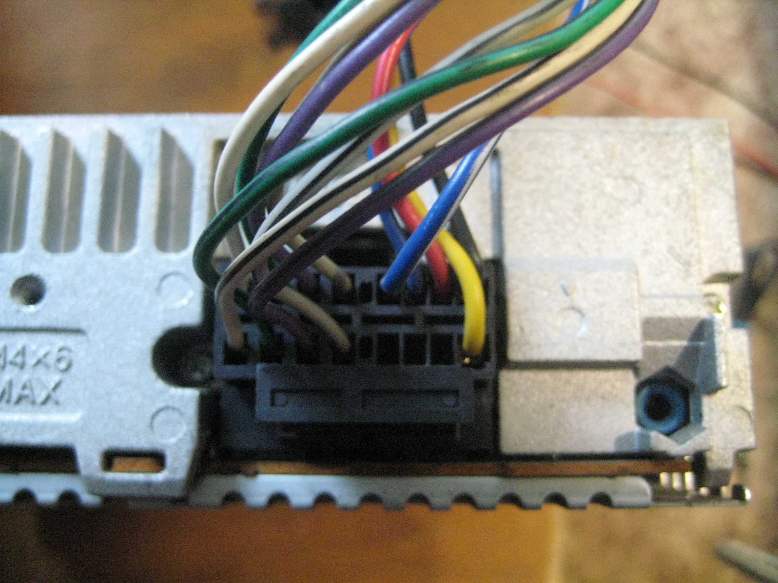Продавам SONY CDX-GT40U 45WХ4