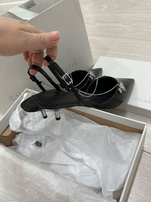 Продается Туфли charles & keith. Оригинал