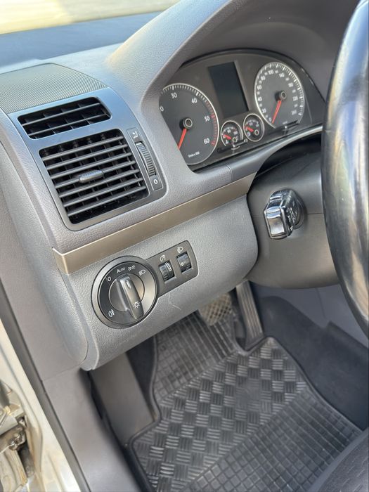 Volkswagen Touran 7 locuri
