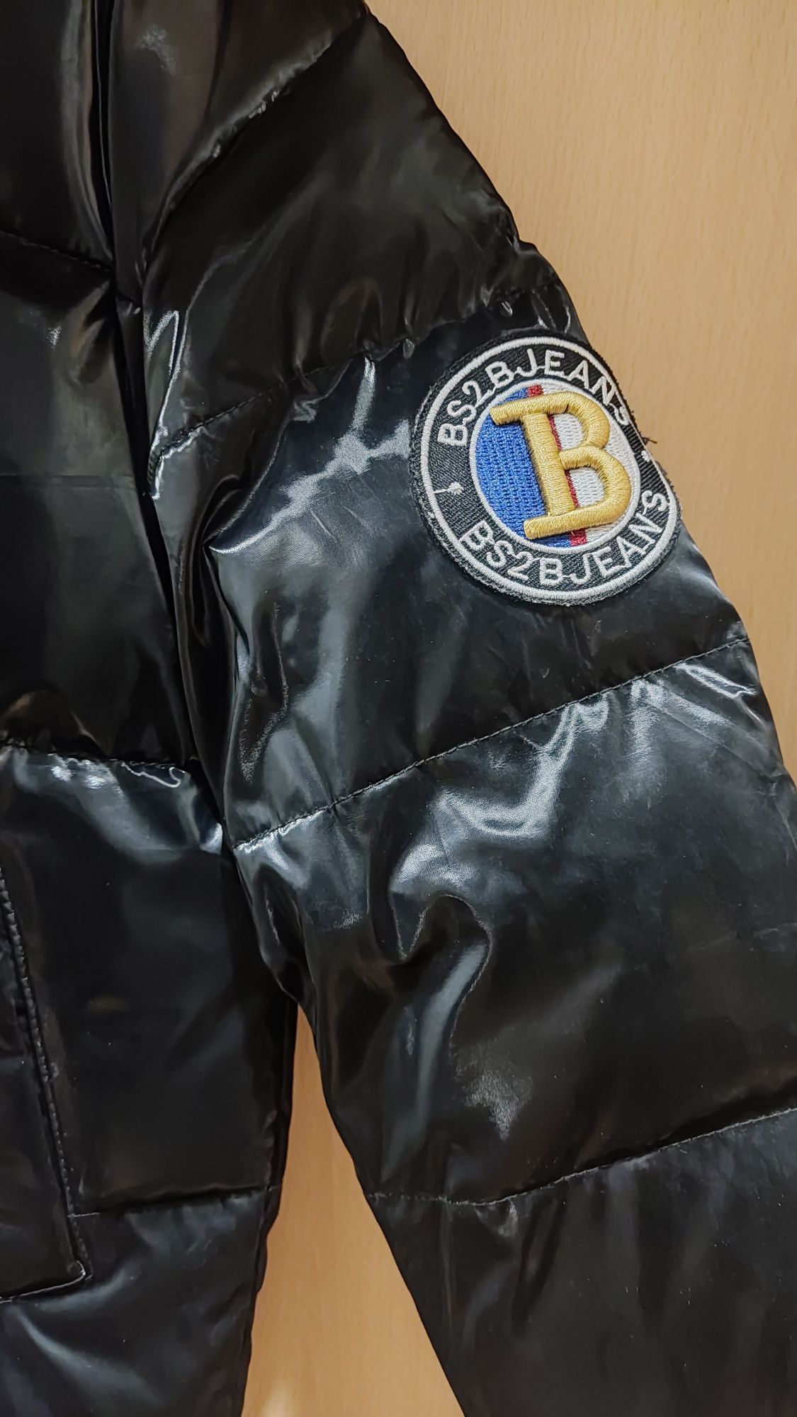 Продам демисезонную детскую куртку
