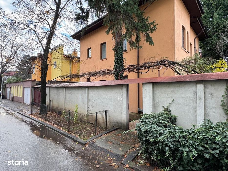 De vanzare | 3 camere | 121 MP | Garaj | P+D | Casin | Domenii