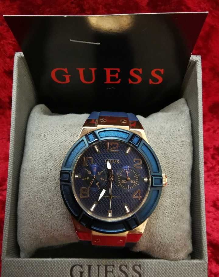 Унисекс Кварцов часовник Guess W0571L1 Кутия Сертификат Нов