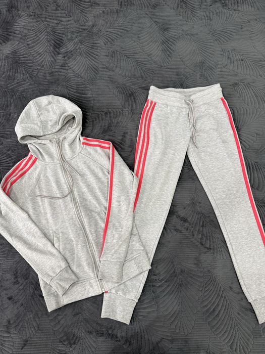 Спортивный женский костюм Adidas в подарок белый костюм