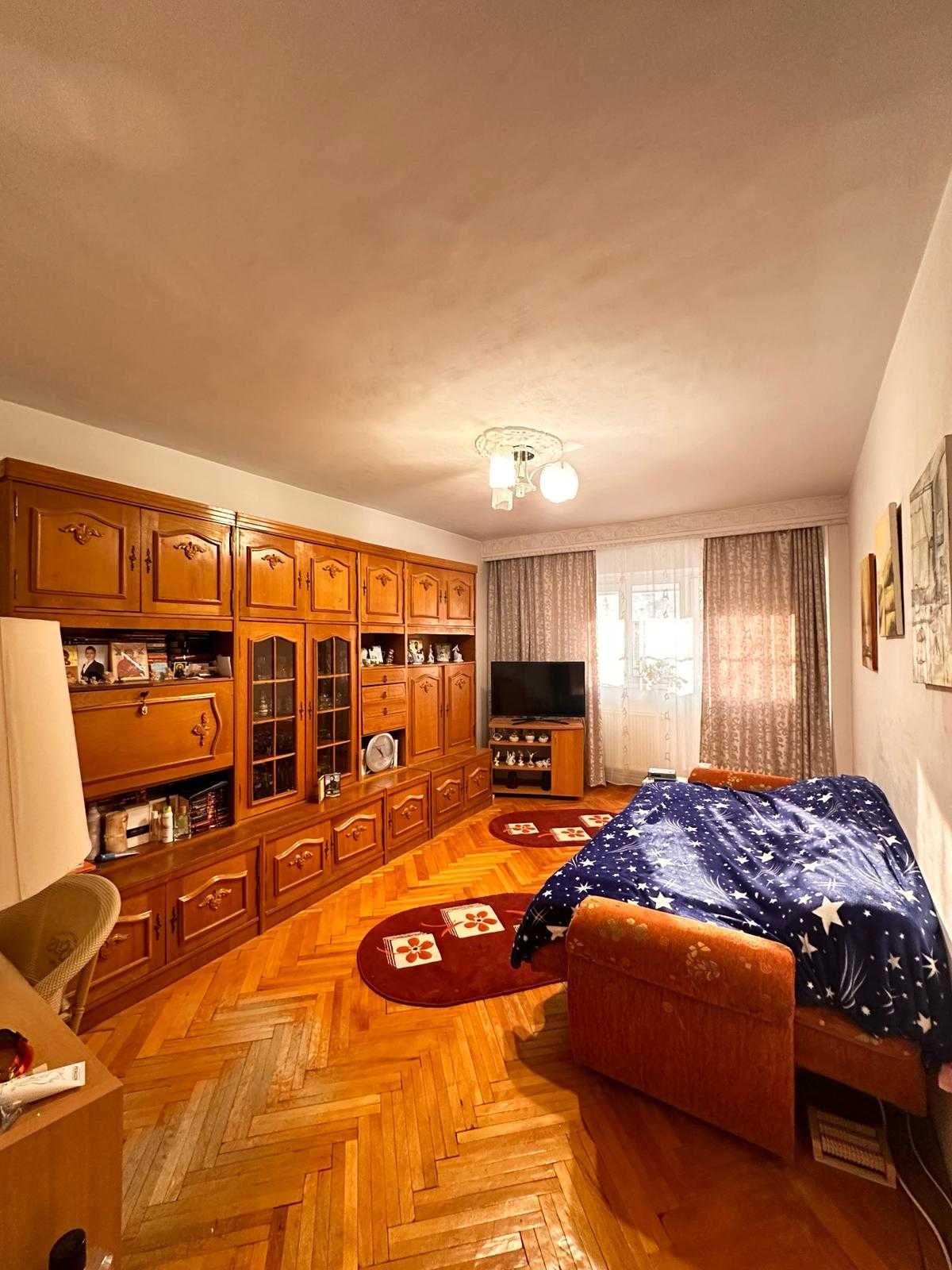 Vand Apartament CENTRAL cu 4 camere la preț excelent de 103.000 euro