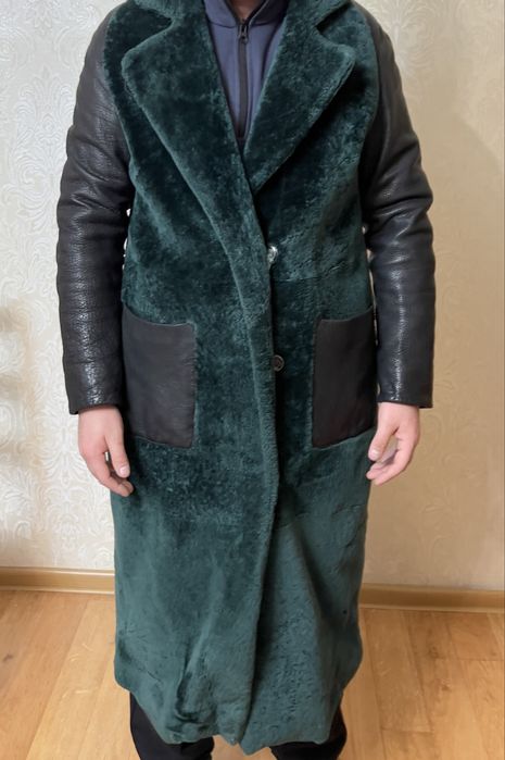 Продам стильную натуральную шубу из овчины, размер S.