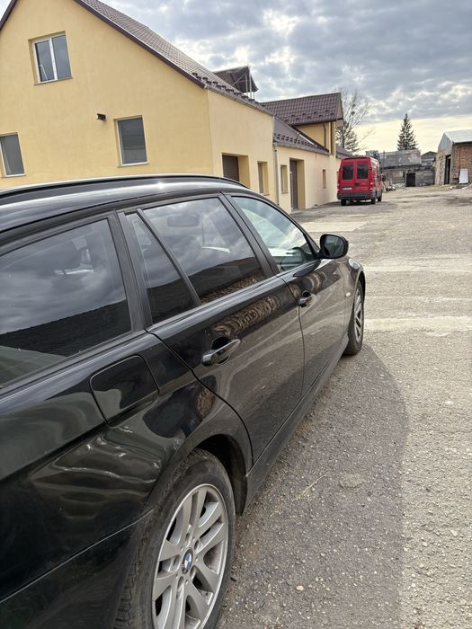 Vând bmw e91 Motor defect