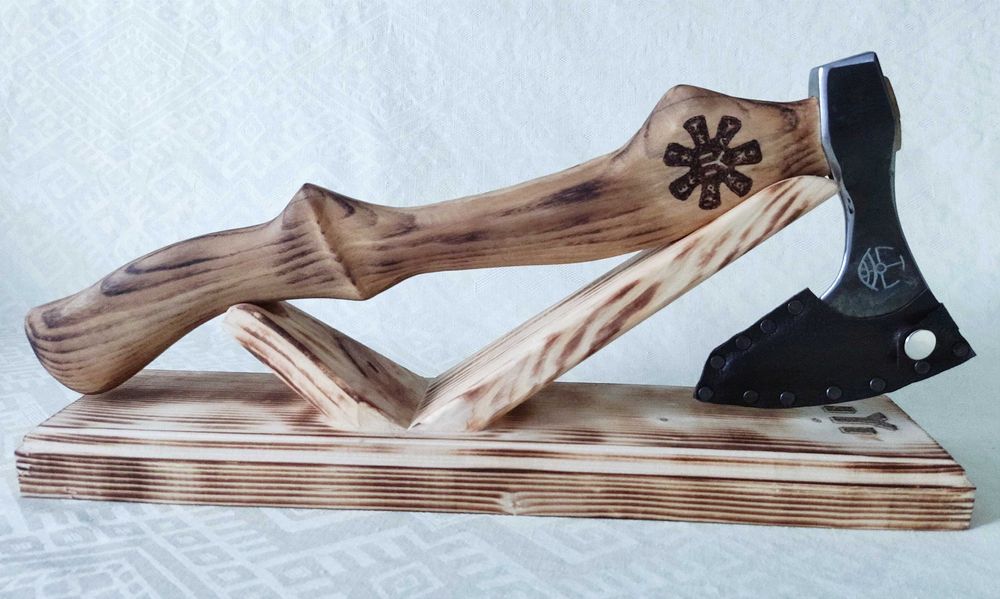 Брадва в прабългарски стил със стойка - ръчна изработка