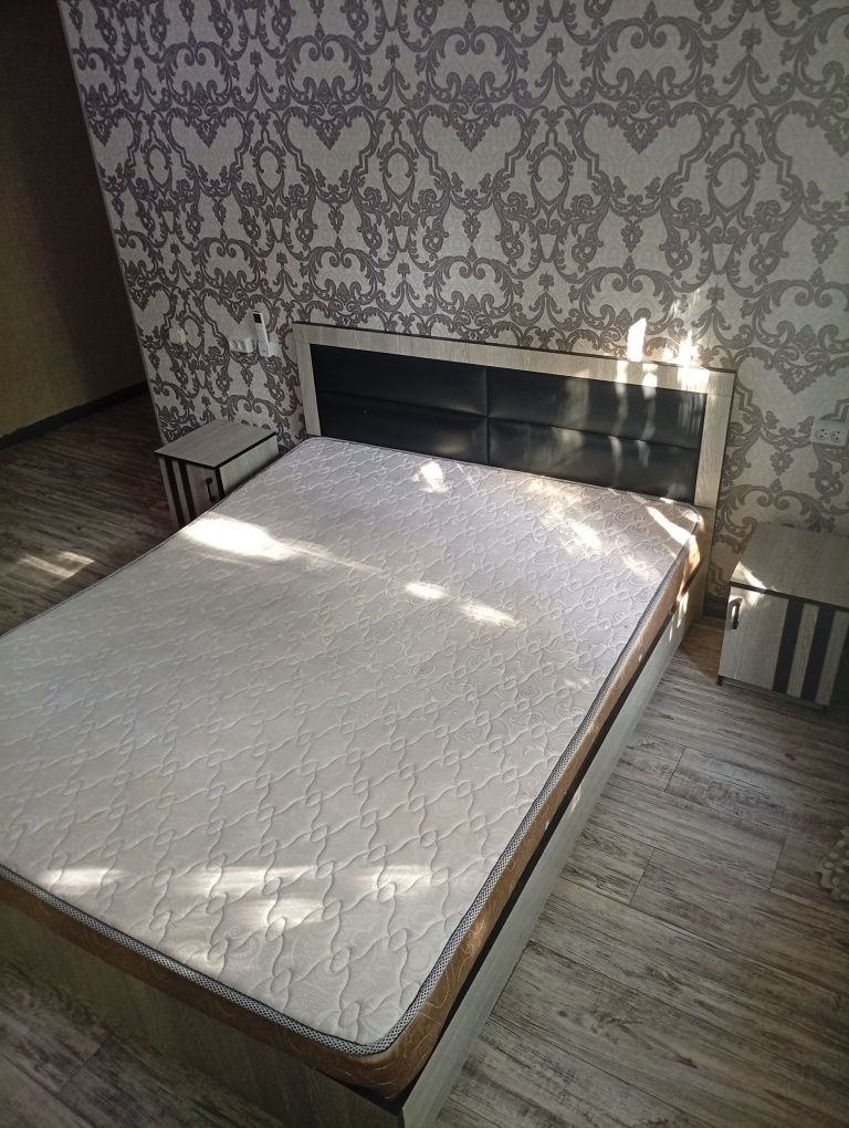 Кровать Двухспальная+Матрас+2 Тумбочки