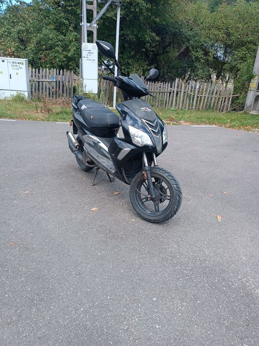 Vând motoscuter Tauris Strada 49cc