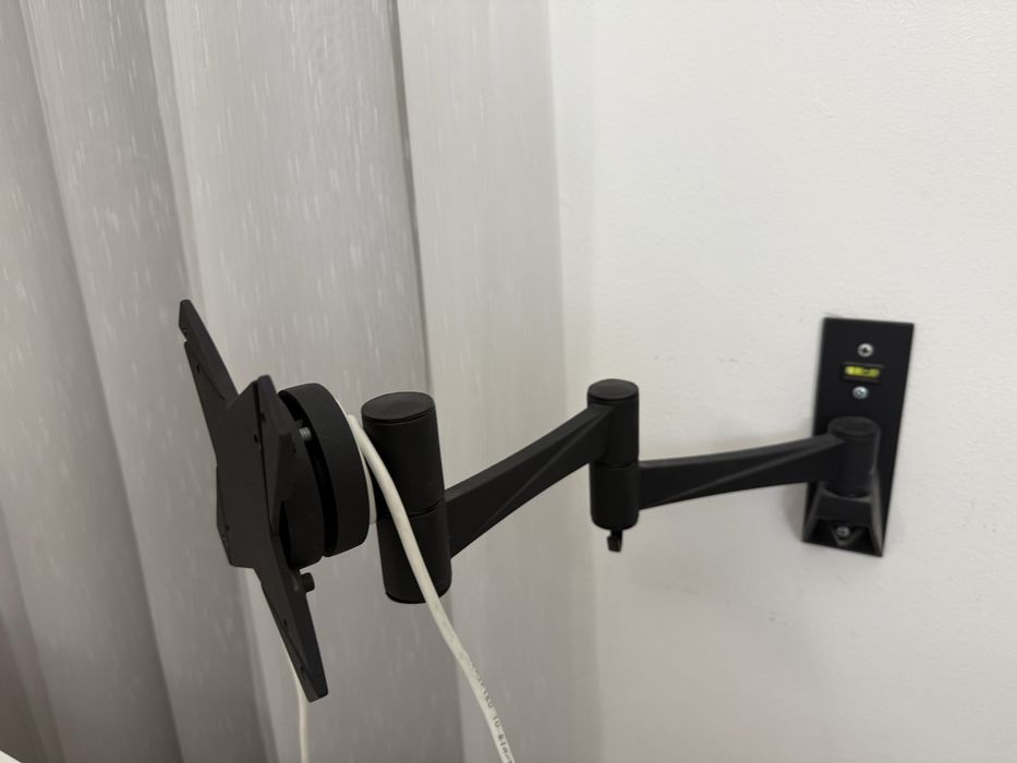 Suport tv cu brat mobil Vesa 7,5 sau 10 cm